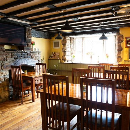 Готель Coach House Bentham Екстер'єр фото