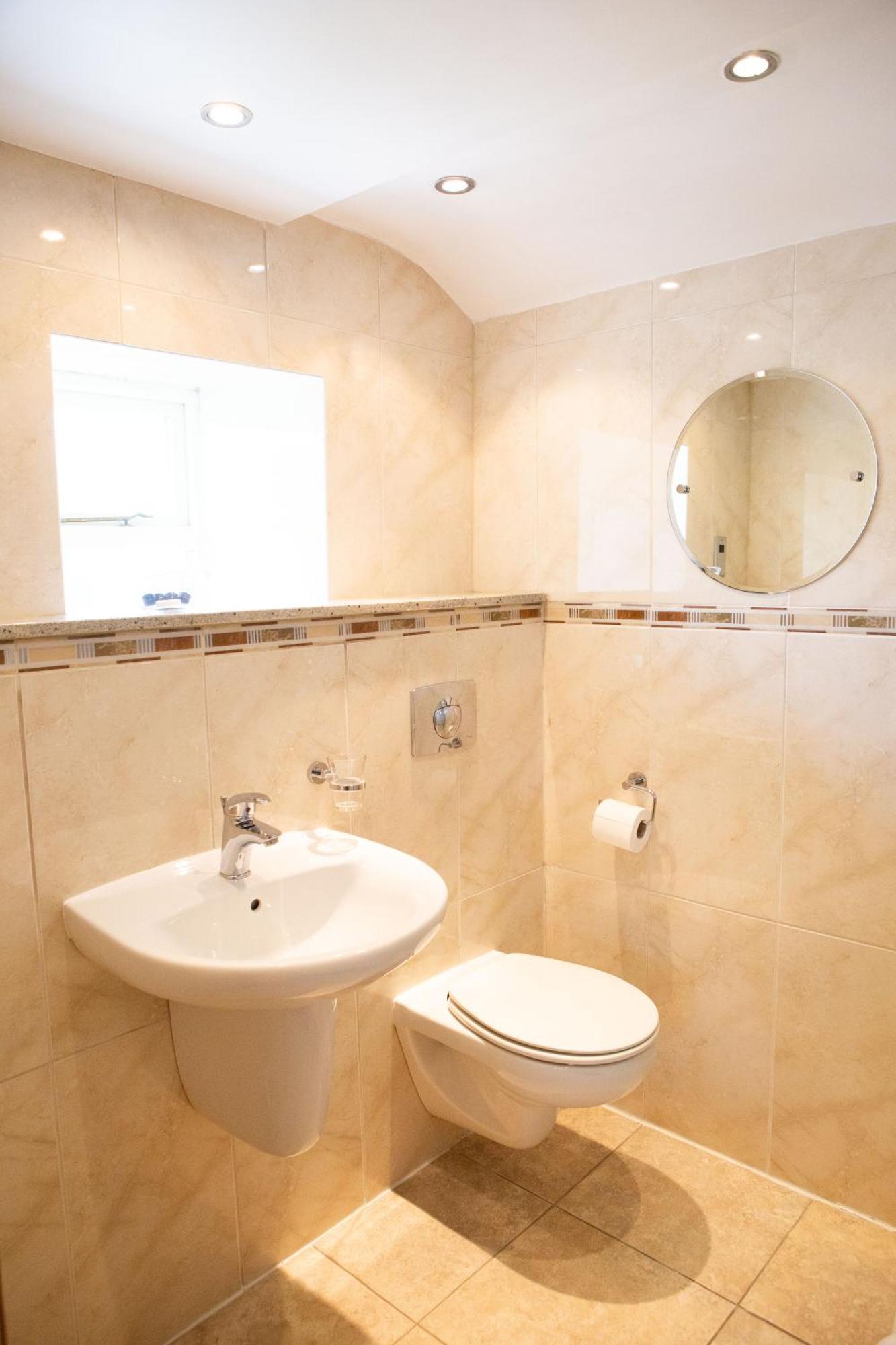Готель Coach House Bentham Екстер'єр фото