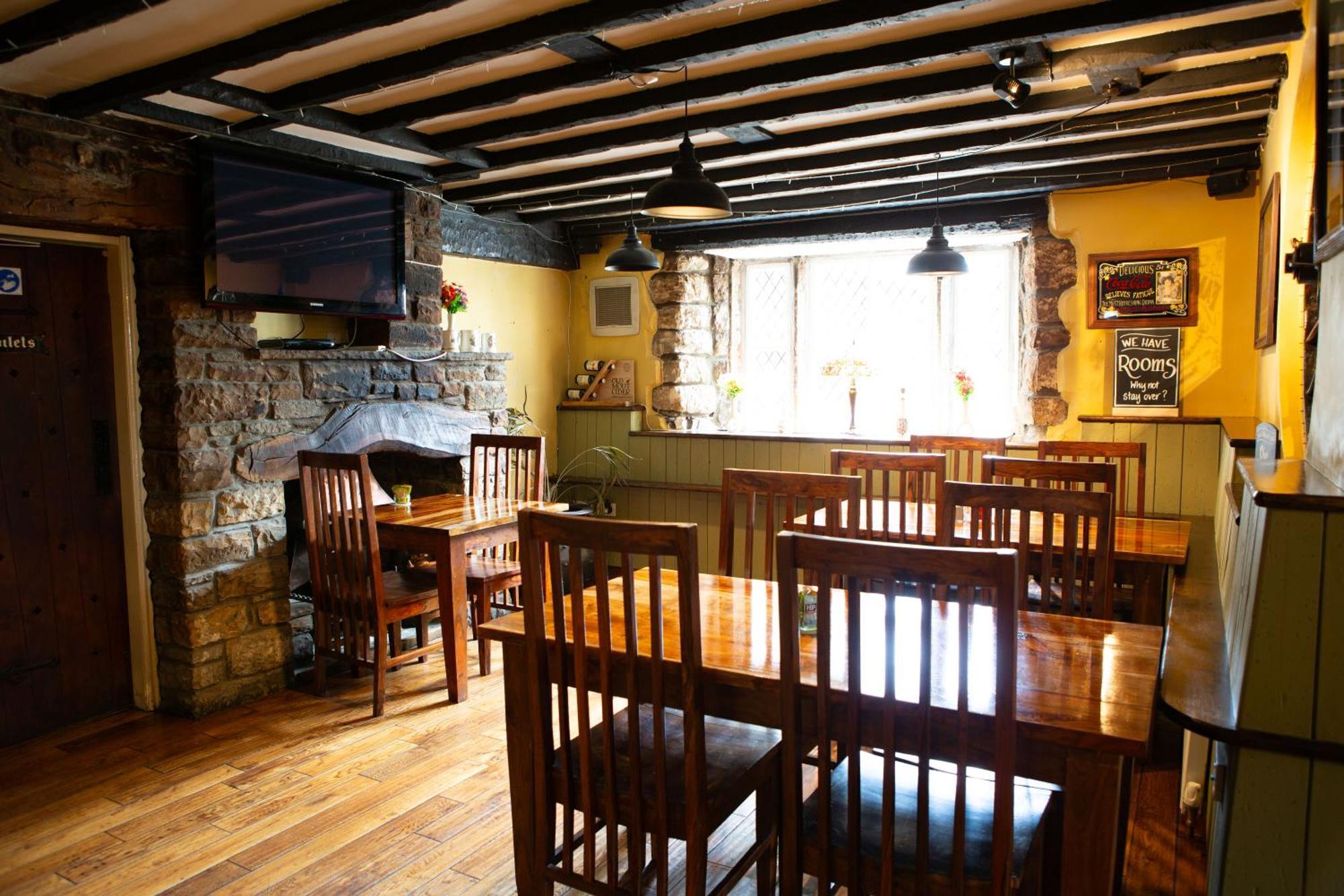 Готель Coach House Bentham Екстер'єр фото
