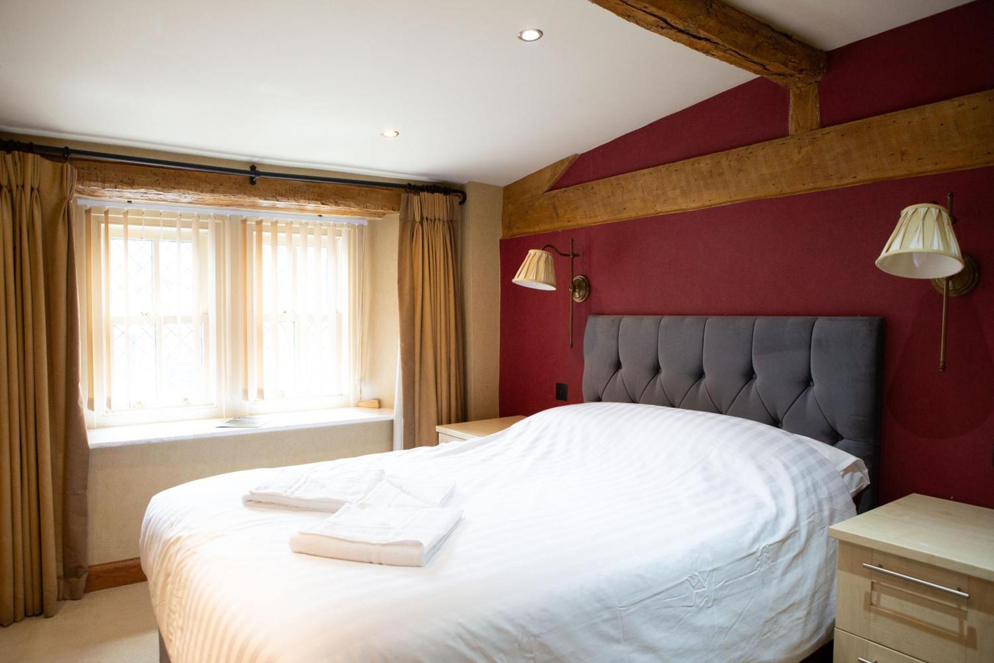Готель Coach House Bentham Екстер'єр фото