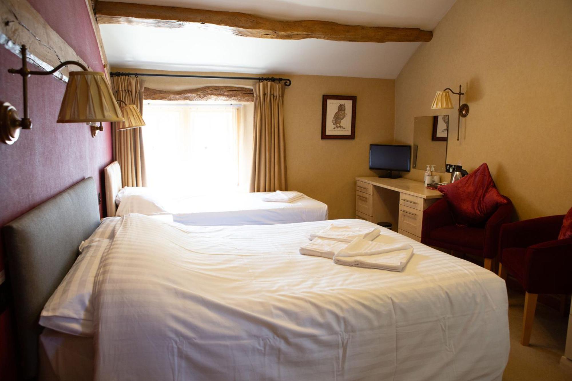 Готель Coach House Bentham Екстер'єр фото