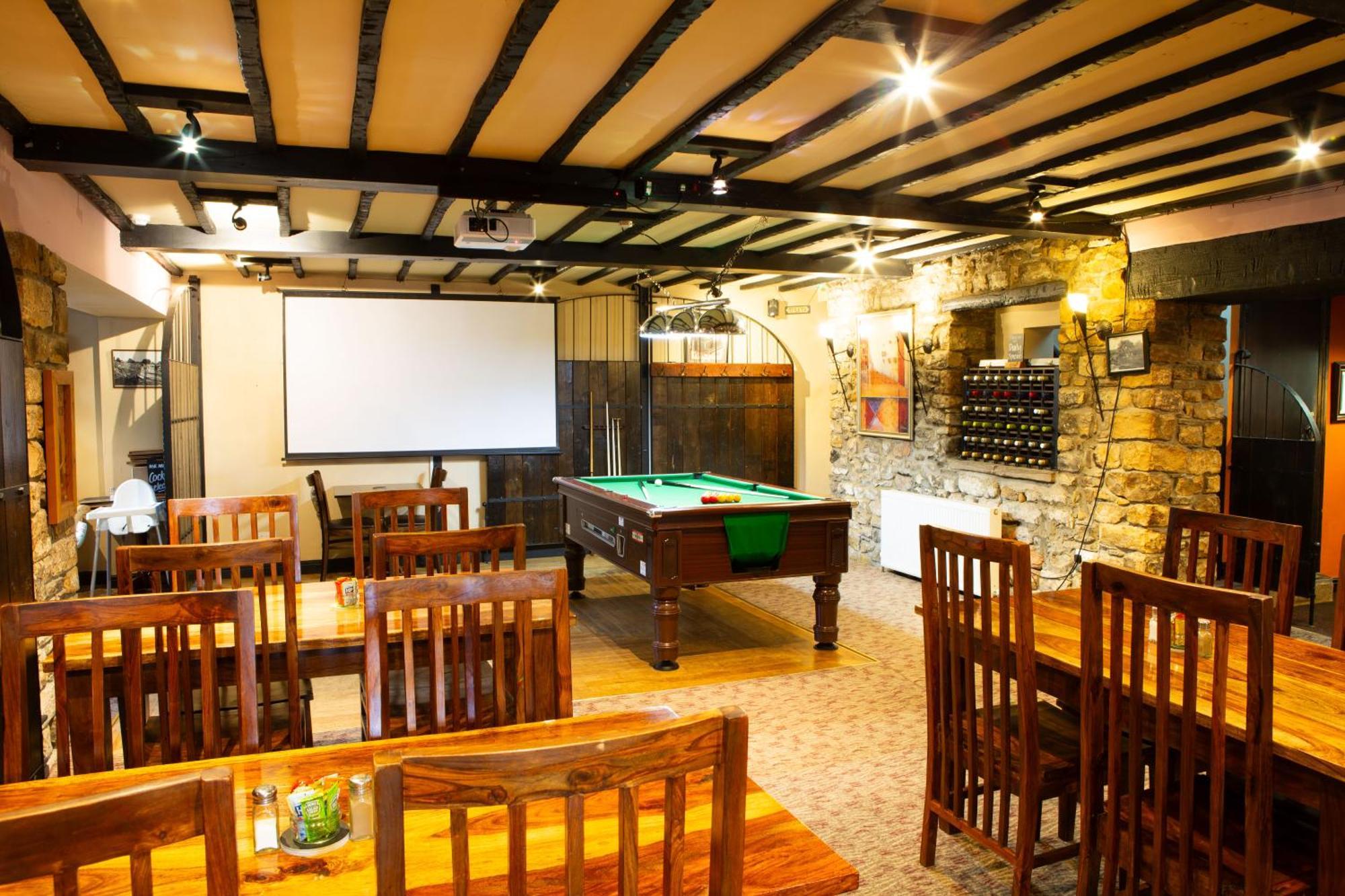 Готель Coach House Bentham Екстер'єр фото