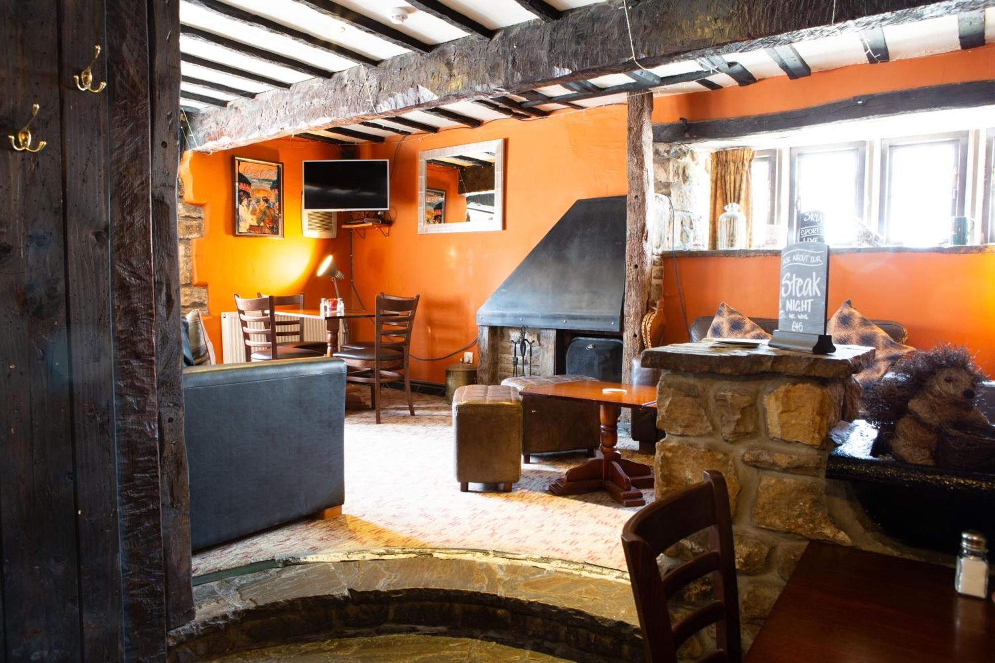 Готель Coach House Bentham Екстер'єр фото